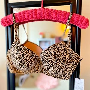 Never worn Bikini top - clasp back